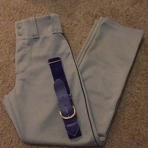 Youth baseball pants with belt